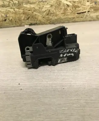 Opel Zafira A Front door lock