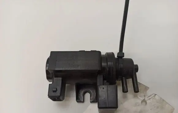 BMW 5 E60 E61 Turbo solenoid valve 7796634