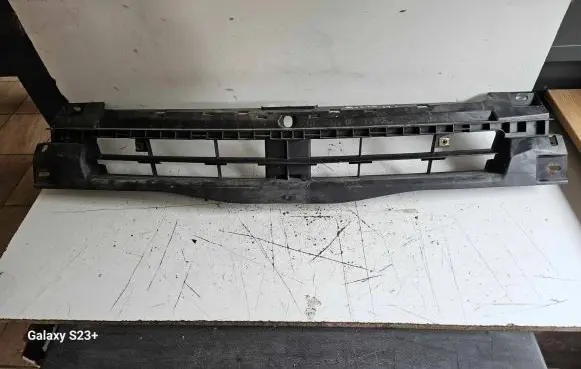 Opel Vivaro Front bumper mounting bracket 620300101R 93856003