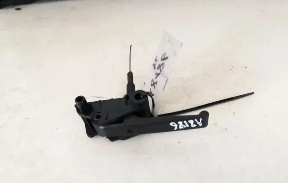 Engine bonnet (hood) release handle