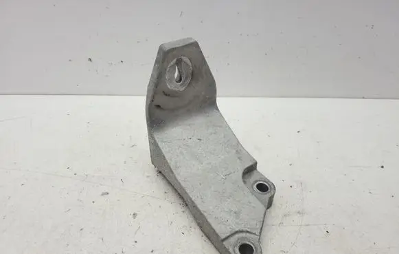 Nissan Leaf I (ZE0) Engine mounting bracket