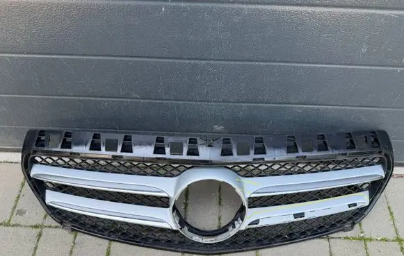 Mercedes-Benz A W176 Front bumper upper radiator grill A1768880260