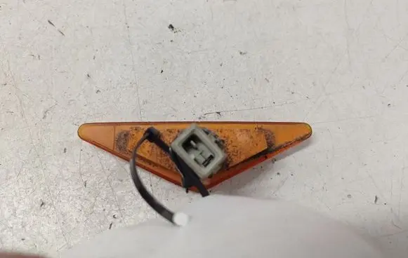 Ford Focus Front indicator light