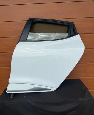 Renault Clio IV Rear door