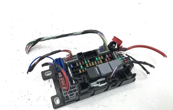 Jaguar E-Pace Fuse module M8D214N030AA 59CV13F04B M8D2-14N030-AA
