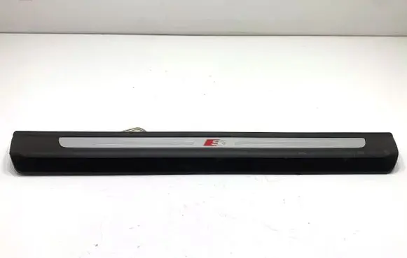 Audi Q8 Front sill (body part) 4M8947406A