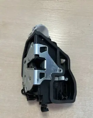 BMW X6 E71 Front door lock 7318409