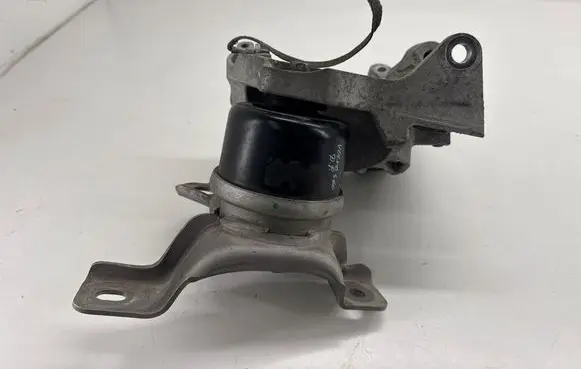 Volvo S60 Engine mount bracket 31330142 31330135