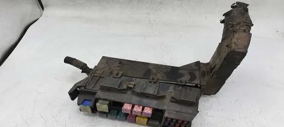 Nissan X-Trail T30 Fuse module 71543266 24382