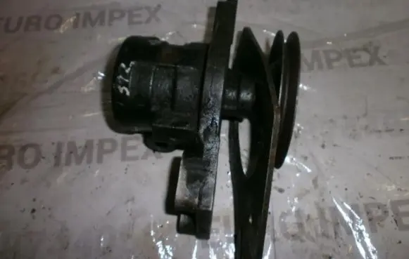 Renault 19 Power steering pump 7846075