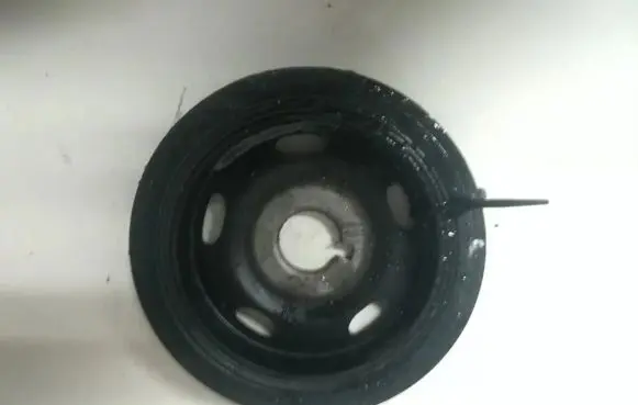 Peugeot 308 Crankshaft pulley e110124a