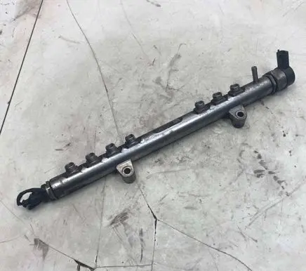Volvo XC70 Fuel main line pipe 30777759 0445215025
