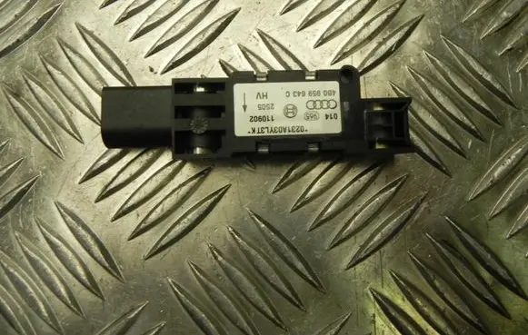 Volkswagen Phaeton Airbag deployment crash/impact sensor 4B0959643C X2007