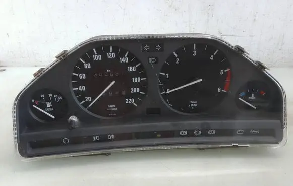Speedometer (instrument cluster)