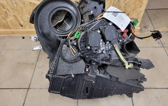 Volvo V70 Interior heater climate box assembly P31267449 6G9N19B555EP