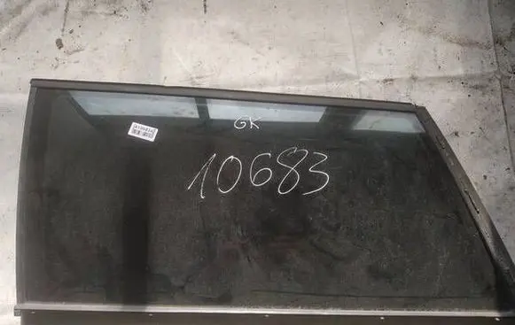 Volkswagen PASSAT B5.5 Rear side window as2