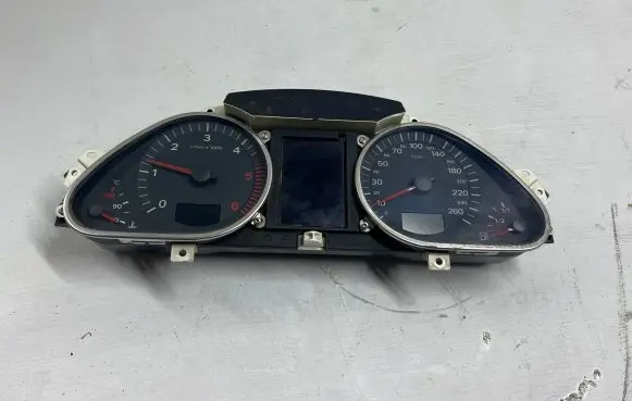 Audi A6 S6 C6 4F Speedometer (instrument cluster) 5550007301
