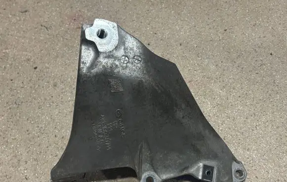 Audi e-tron Engine mounting bracket 4KE199307M