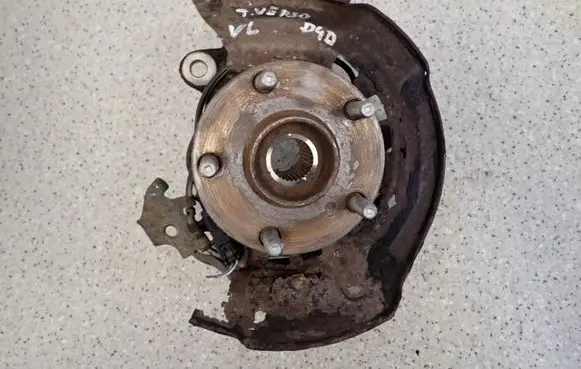 Toyota Verso Front wheel hub spindle knuckle 