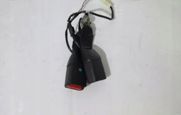 Suzuki Swift III Rear seatbelt buckle