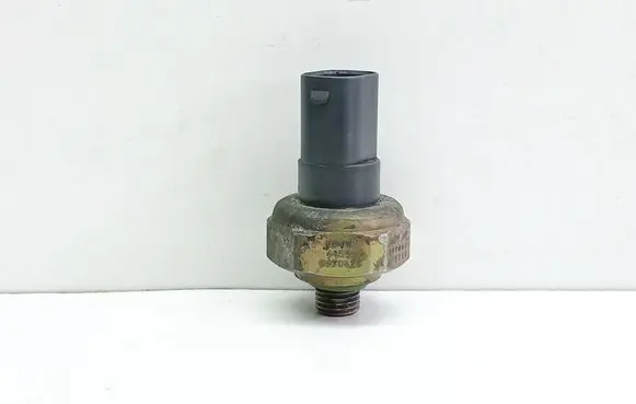 BMW 5 E39 Air conditioning (A/C) pressure sensor 8370623