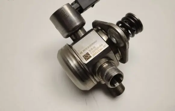 Mercedes-Benz GL X166 Fuel injection high pressure pump A2780700101