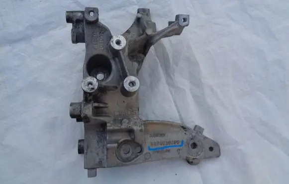 Citroen DS4 Engine mounting bracket 9674030280