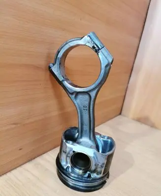Subaru Forester SH Piston with connecting rod 2009112