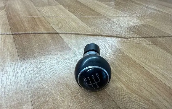 Volkswagen Caddy Gear lever shifter trim leather/knob