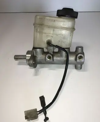 Ford Ranger Master brake cylinder UH75