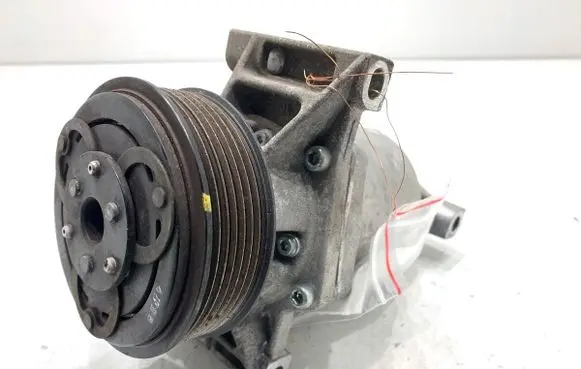 Dacia Sandero Air conditioning (A/C) compressor (pump) 926008469R