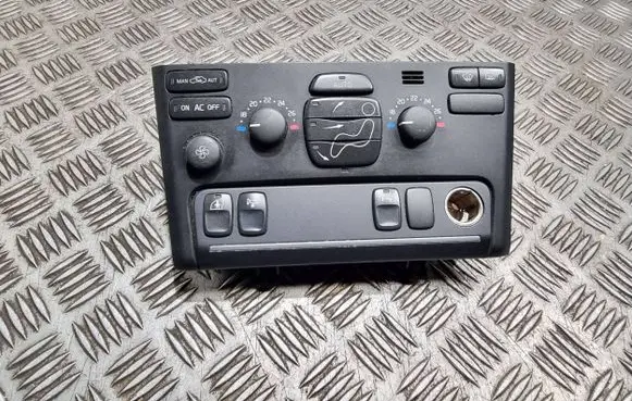 Volvo XC90 Climate control unit 30746025 M822AA00053 05W22E01