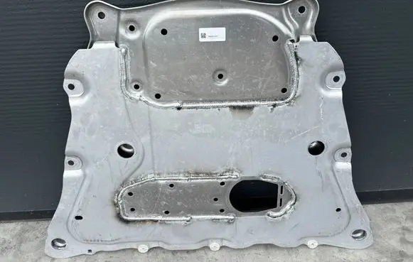 BMW X5 G05 Engine splash shield/under tray 6862071