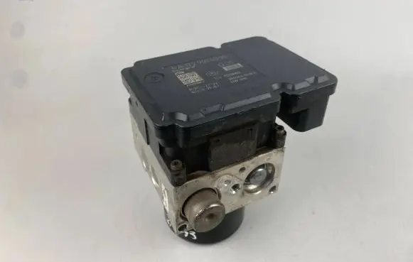 Mercedes-Benz SLK R172 ABS Pump A1729014000 A1724314212