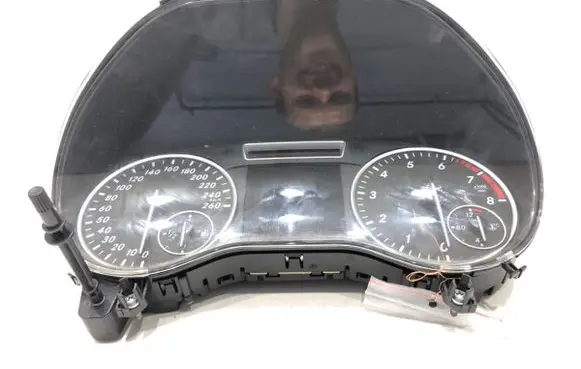 Speedometer (instrument cluster)