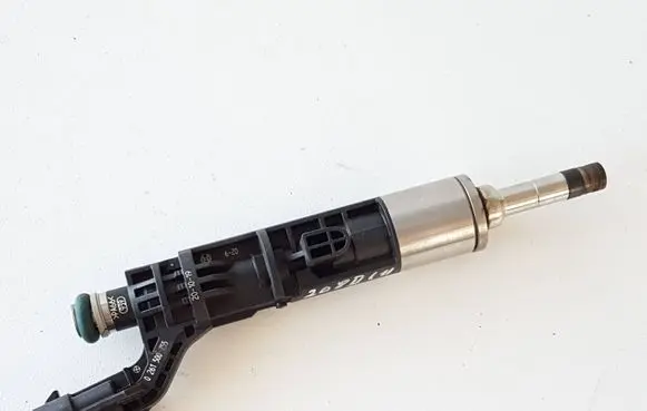 Peugeot 208 Fuel injector 9830304880