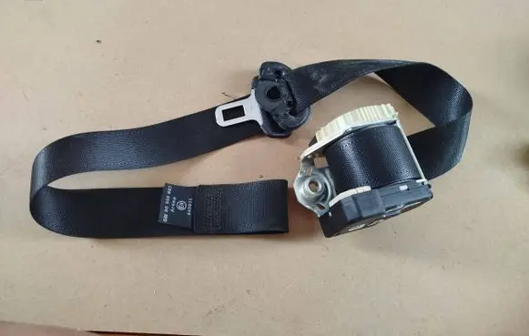 Opel Astra G Front seatbelt 90560637