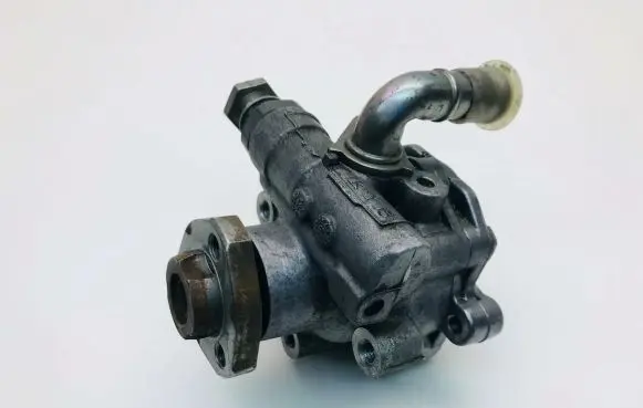 Volkswagen Golf IV Power steering pump 1J04221541A