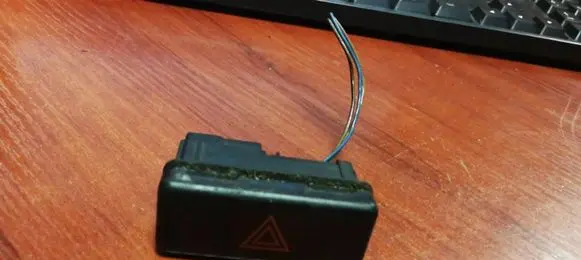BMW 7 E38 Hazard light switch 8350947