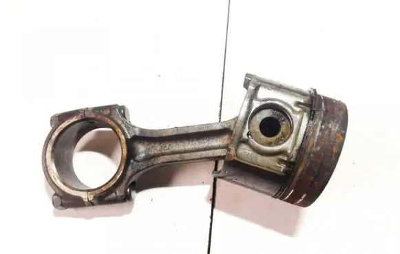 KIA Carnival Piston with connecting rod