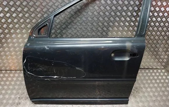 Volvo XC90 Front door S18031008