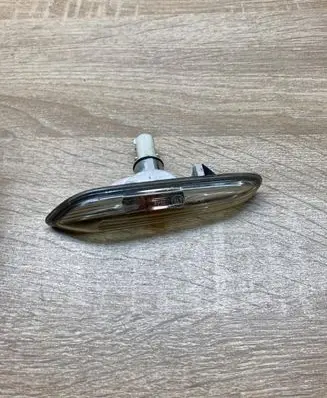 BMW 5 E60 E61 Front fender indicator light 7165742