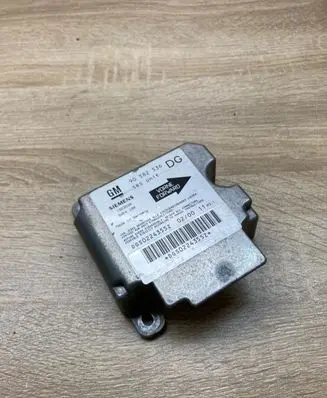 Opel Zafira A Airbag control unit/module 90582536