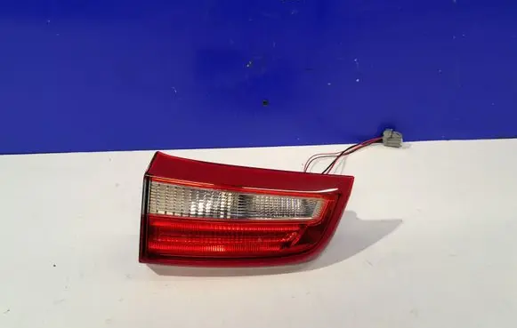 Tailgate rear/tail lights
