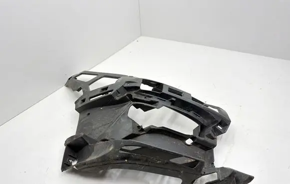 BMW 1 F40 Front bumper mounting bracket 7459710