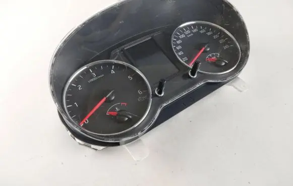 Speedometer (instrument cluster)
