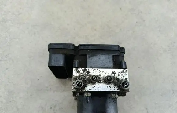 Ford Focus ABS Pump BV612C405AK