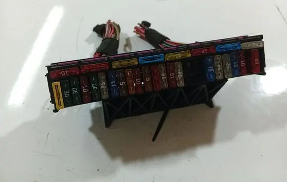 Volkswagen Sharan Fuse box set 