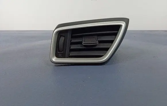 Nissan Qashqai Dashboard side air vent grill/cover trim 687614EH0A