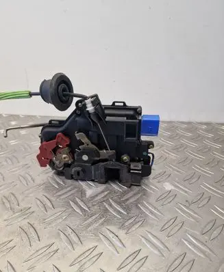 Audi A8 S8 D3 4E Rear door lock 4E0839015